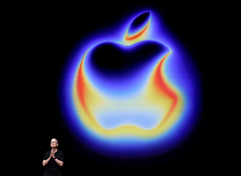 Apple Glass Privacy: Can Cupertino Unlock a Secure AR Future? Can Apple make smart glasses that aren’t a constant privacy threat?