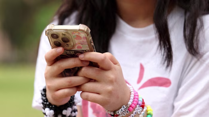 EU Targets Meta’s ‘Addiction Machine’: The Future of Facebook and I… EU warns Meta over Facebook and Instagram’s addictive feeds