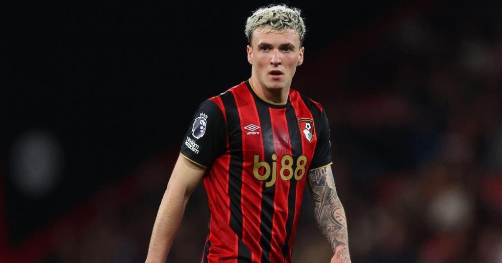 Fiorentina sign suspended Bournemouth full-back Jimenez on loan