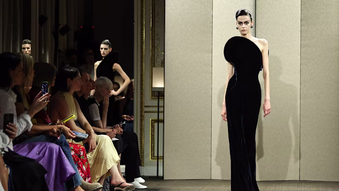 Armani’s Next Era: LVMH, L’Oréal Vie for Stake in Iconic Luxury Empire Armani to kick off stake sale talks with LVMH and L’Oréal