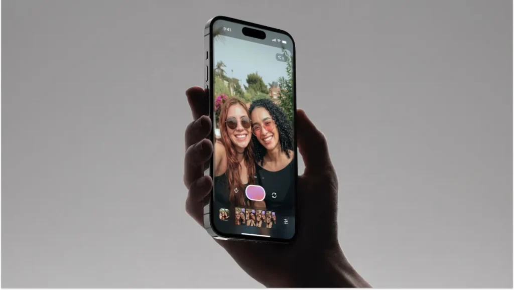 Former TikTok execs built an app that uses AI to teach you how to pose for a photo