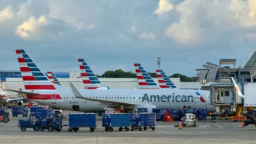 The American Airlines Paradox: Why Airfares Stay High Despite Fuel Plunge American Airlines says airfares will stay high despite fuel drop