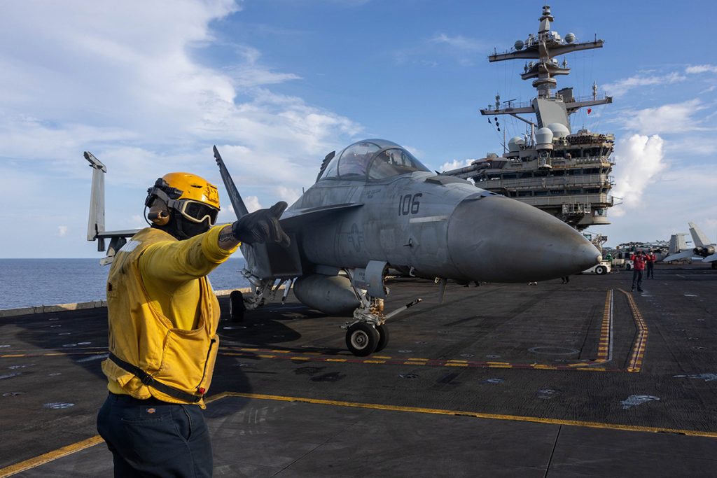 Unleashing the Giant: US Supercarrier’s Fighter Jet Surge in the Pacific American supercarrier launches fighter jets in Pacific ops