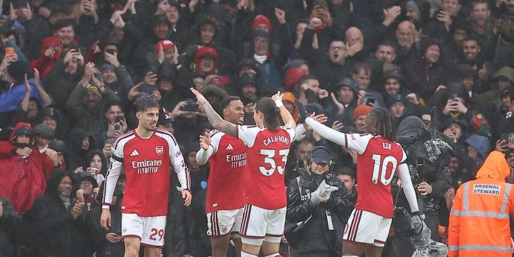 No Stopping Arsenal? 2-0 Everton Victory Puts City On Edge in Title Chase Arsenal 2-0 Everton: Gunners close gap on City after routine home win over Toffees