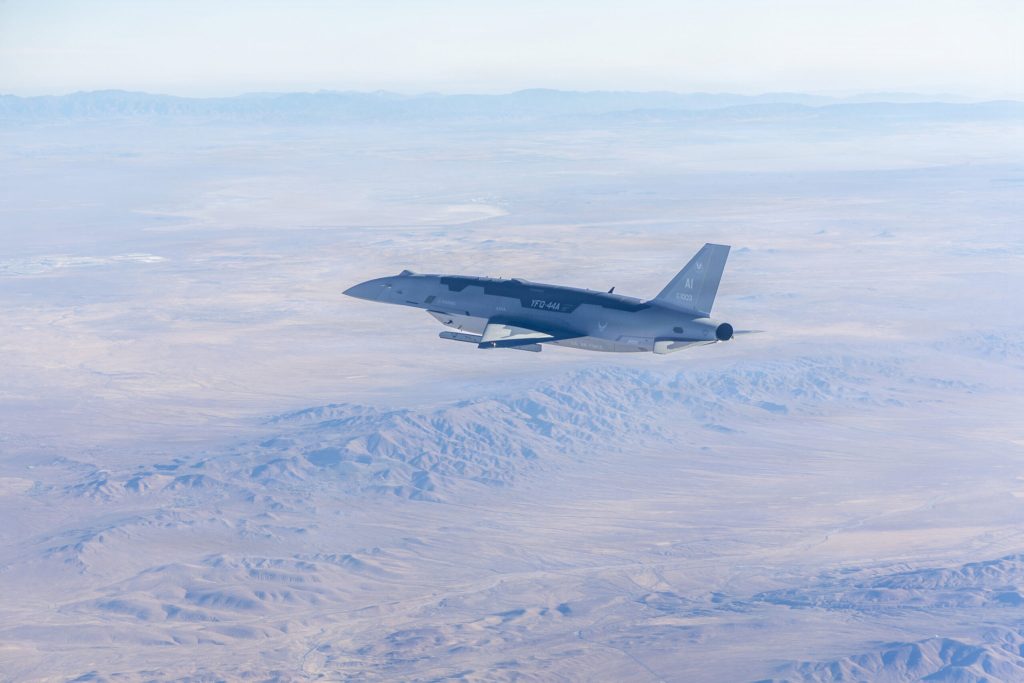 F-22 Pilot’s New Role: The Airborne Quarterback Directing AI Combat Drones F-22 Pilot Directs CCA in Flight as ‘Airborne QB’