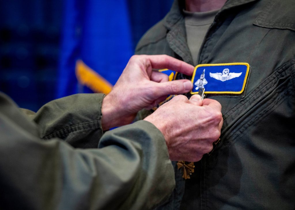 F-22 Pilots Awarded DFCs for Midnight Hammer, Middle East Ops