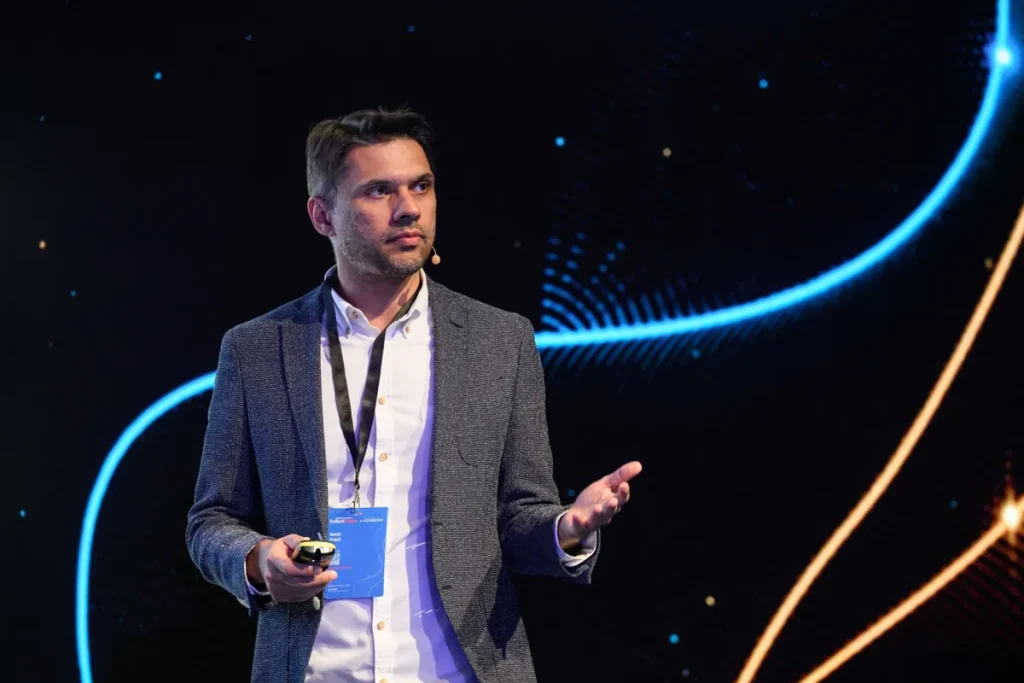 Rohit Patel’s AI Gambit: Meta Director Takes Aim at Microsoft 365 & Google Workspace Meta AI director Rohit Patel leaves to take on Microsoft Office and Google Workspace